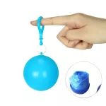 Összehajtható esőkabát labdában
