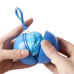 Összehajtható esőkabát labdában